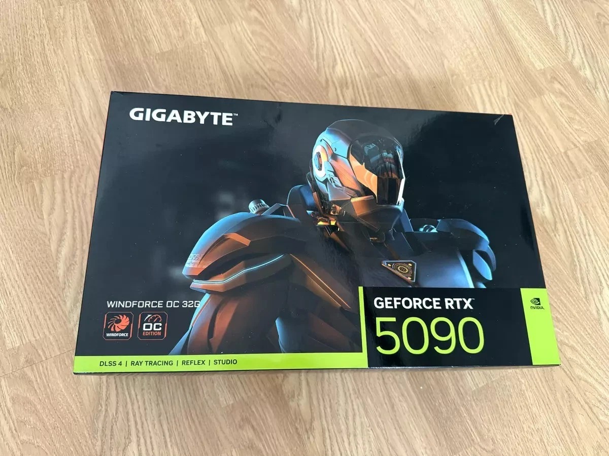 GIGABYTE GeForce RTX 5090 WINDFORCE OC 32G box front