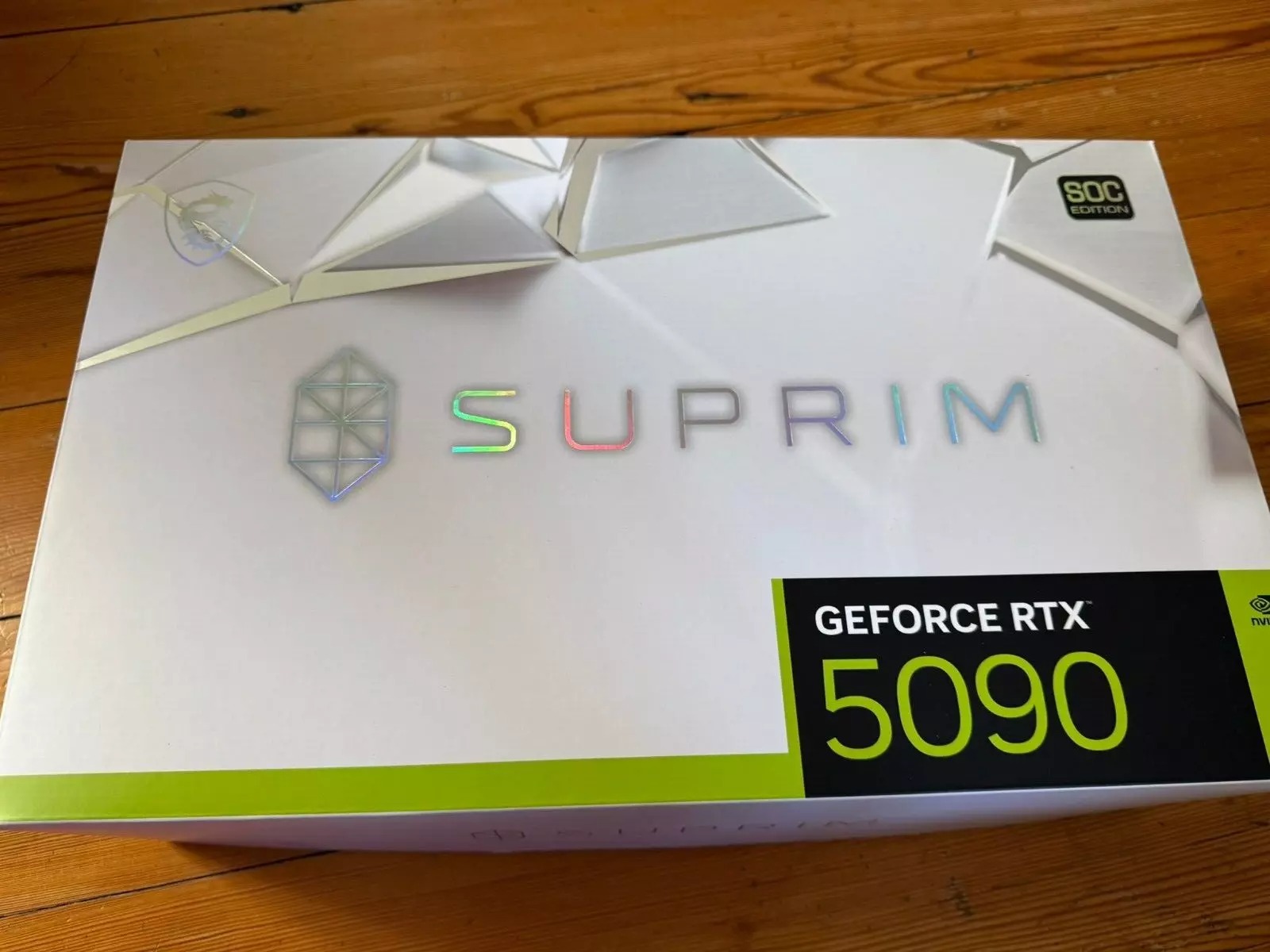 GeForce RTX 5090 SUPRIM SOC Edition retail box
